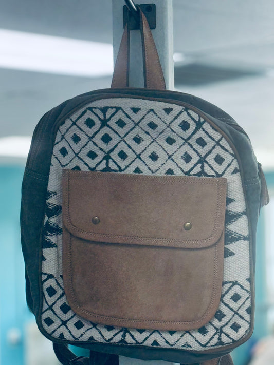 Canyon Trail Sling Backpack